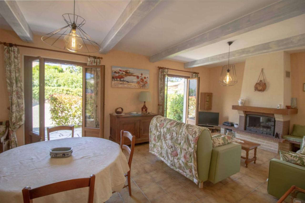 Large Spacious House In Frejus Bagian luar foto