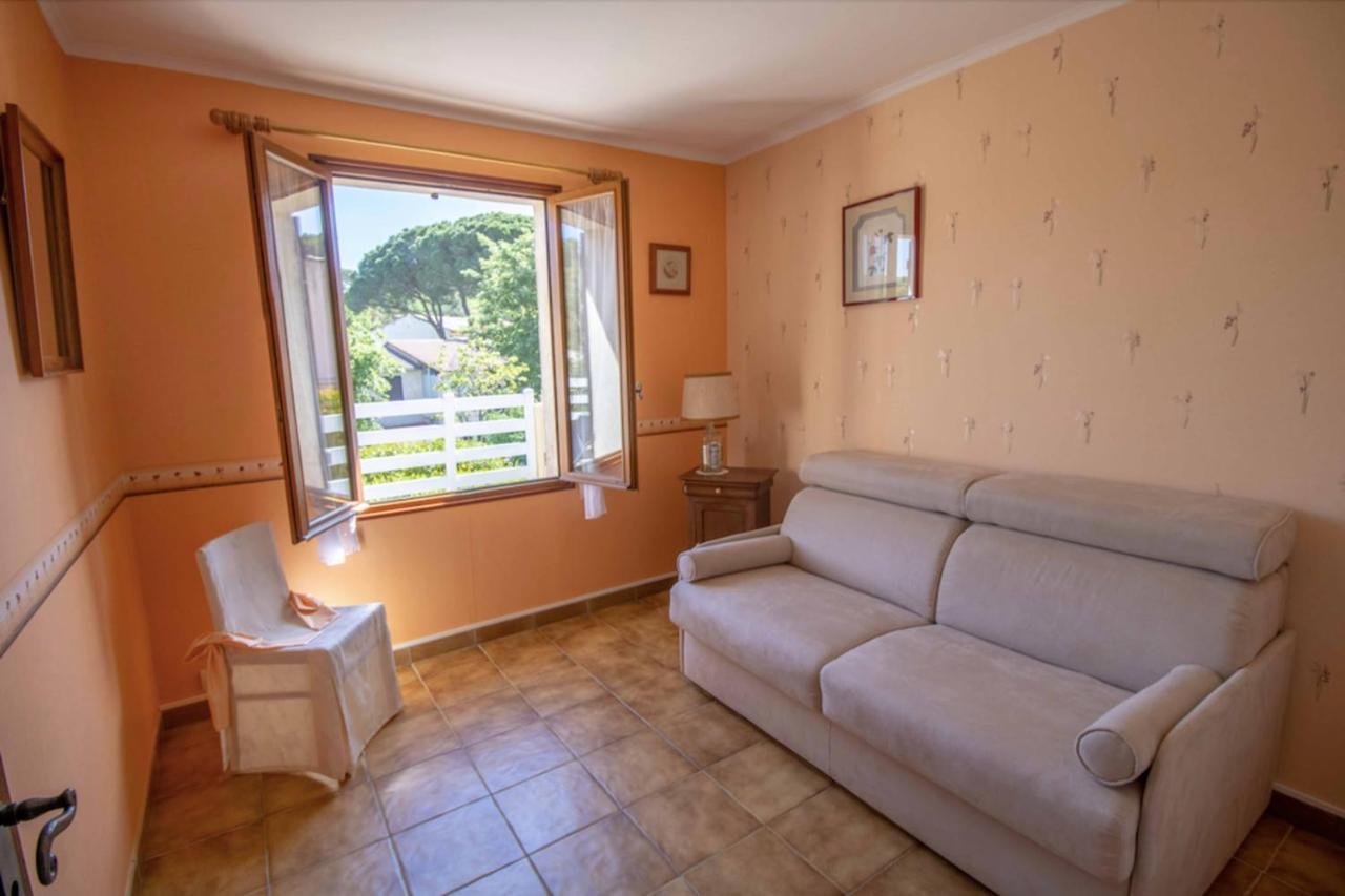 Large Spacious House In Frejus Bagian luar foto