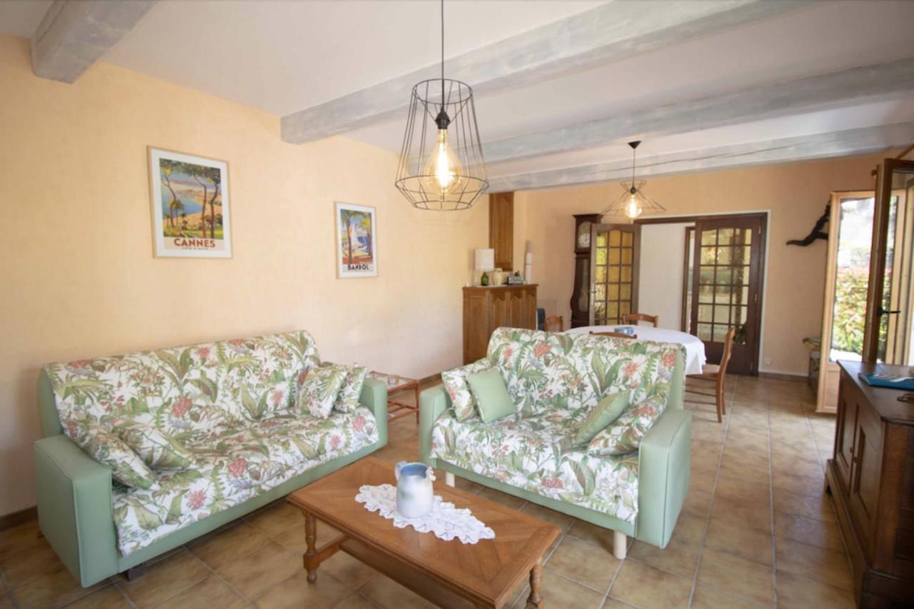 Large Spacious House In Frejus Bagian luar foto
