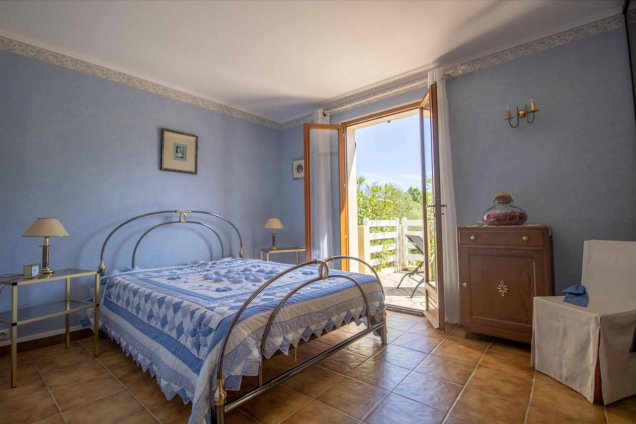 Large Spacious House In Frejus Bagian luar foto